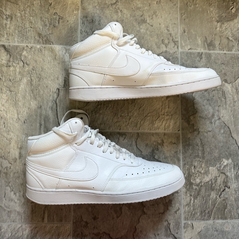 Nike men’s white shoes
